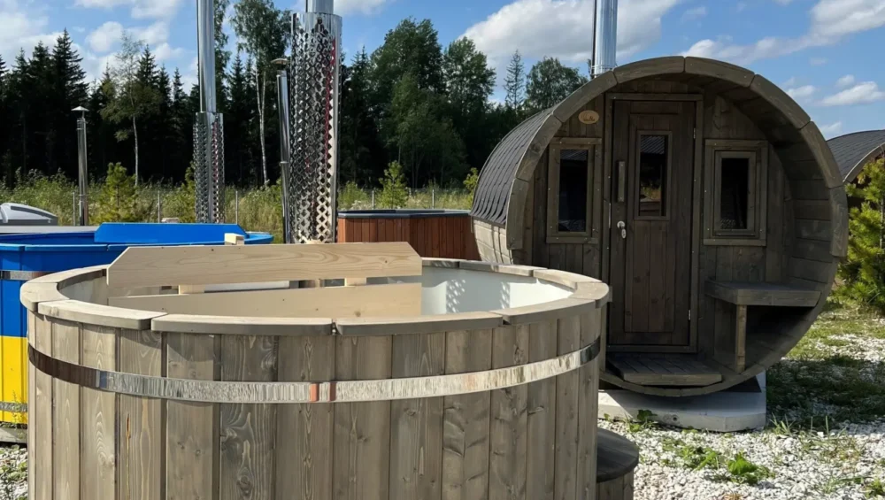 Vildmarksbad med PVC inddækning Ø 180 færdigsamlet med indvendig ovn